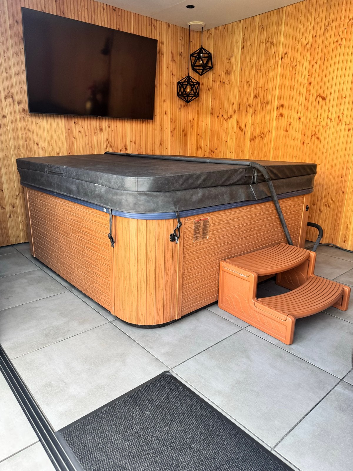 6 pers! Luxe Jacuzzi met Cover en Trapje, Ophalen of Verzenden, Gebruikt, Afdekzeil, Vast