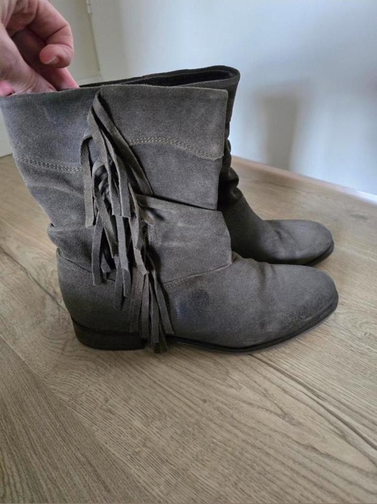 Ziengs piure maat 41 grijs taupe franje cowboy enkellaars, Kleding | Dames, Schoenen, Lage of Enkellaarzen, Ophalen of Verzenden