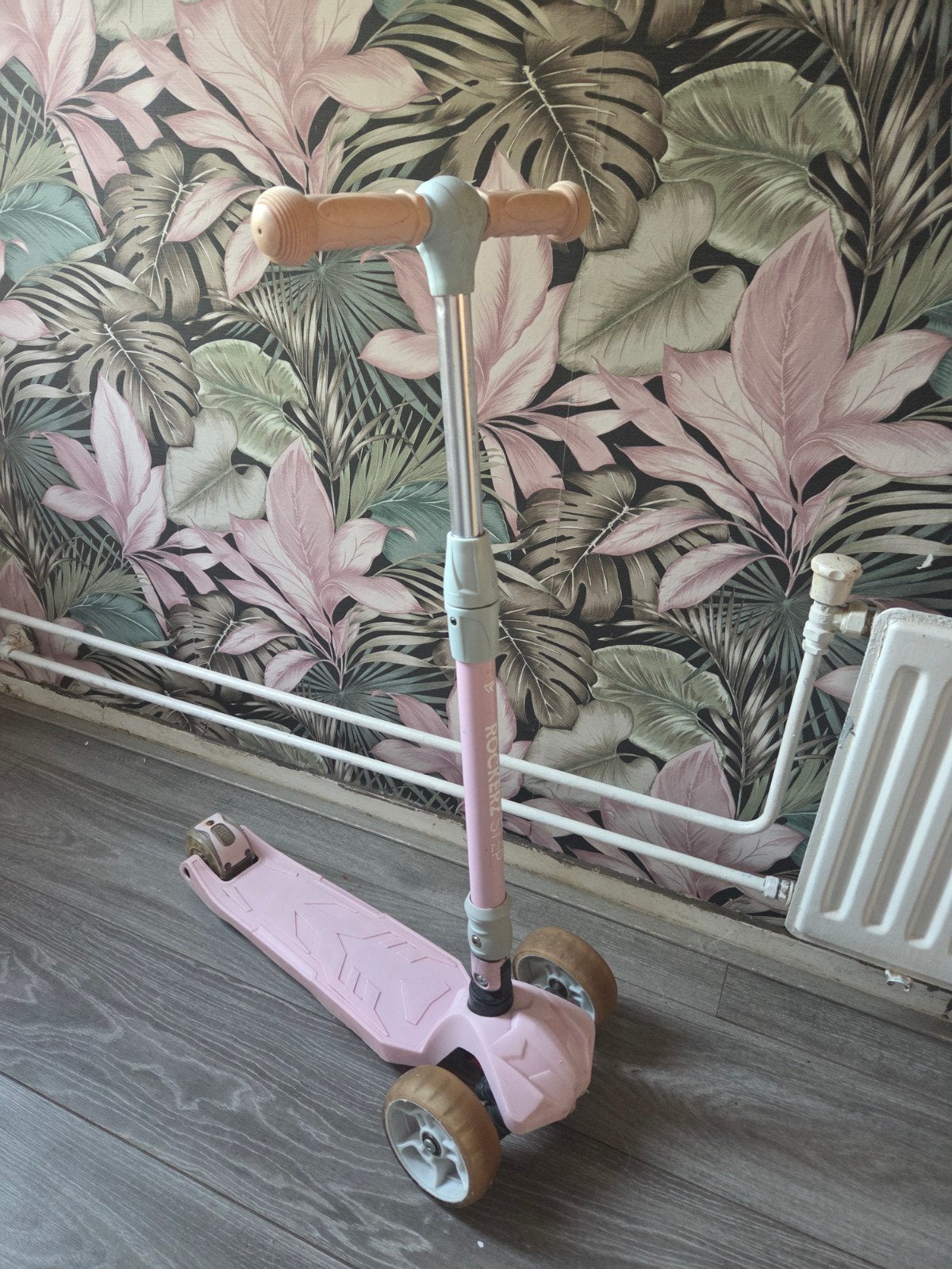 Roze kinderstep met drie wielen, Fietsen en Brommers, Steps, Ophalen, Gebruikt, Gewone step, Onbekend