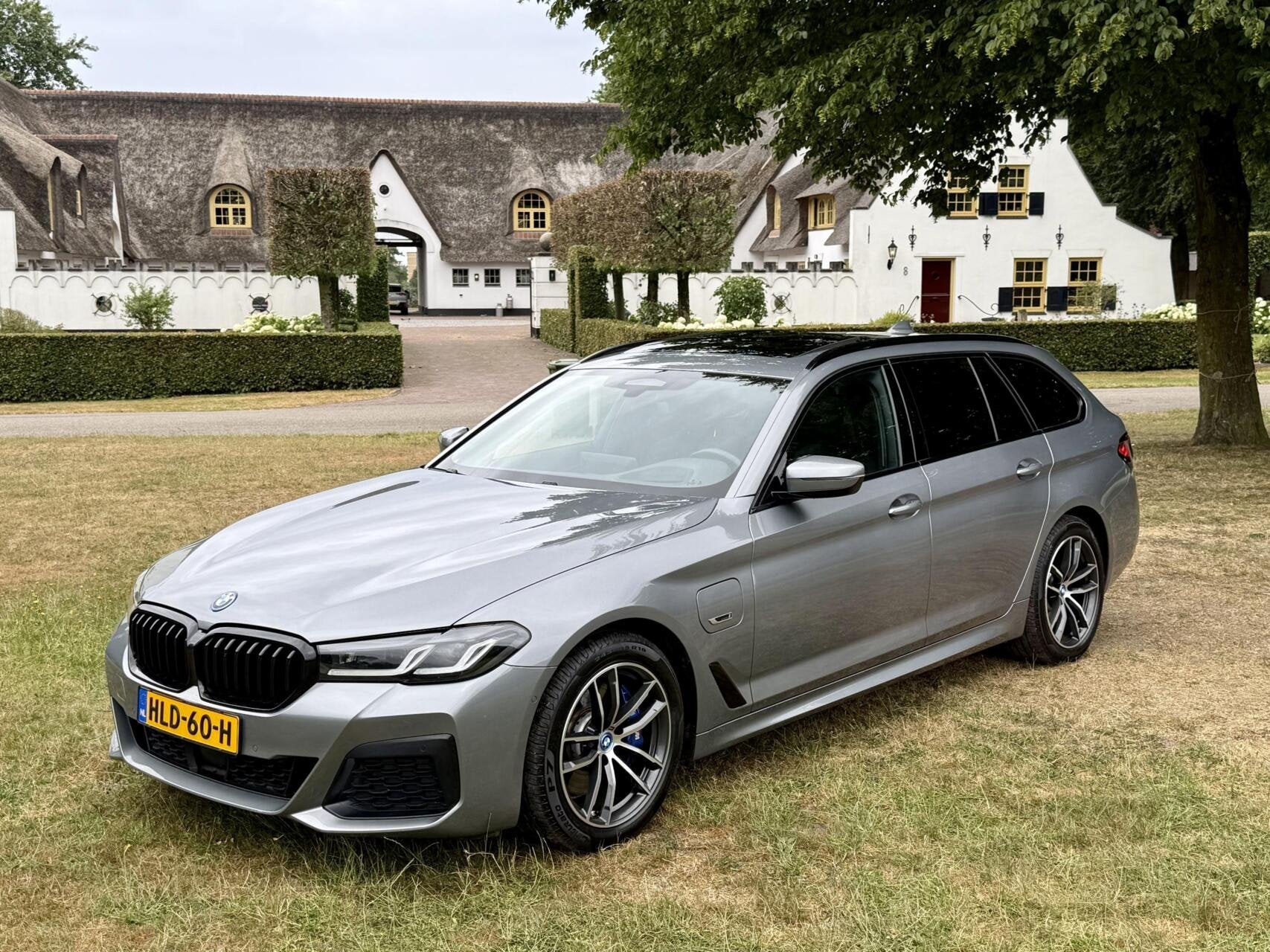 BMW 530e Touring M Sport Pano HUD Comfortstoelen trekhaak, 1998 cc, Achterwielaandrijving, Gebruikt, 4 cilinders