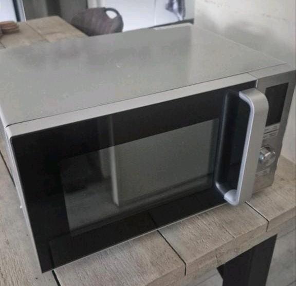Combimagnetron met hete lucht en grill functie, Ophalen, Combimagnetron, Gebruikt, Hete lucht