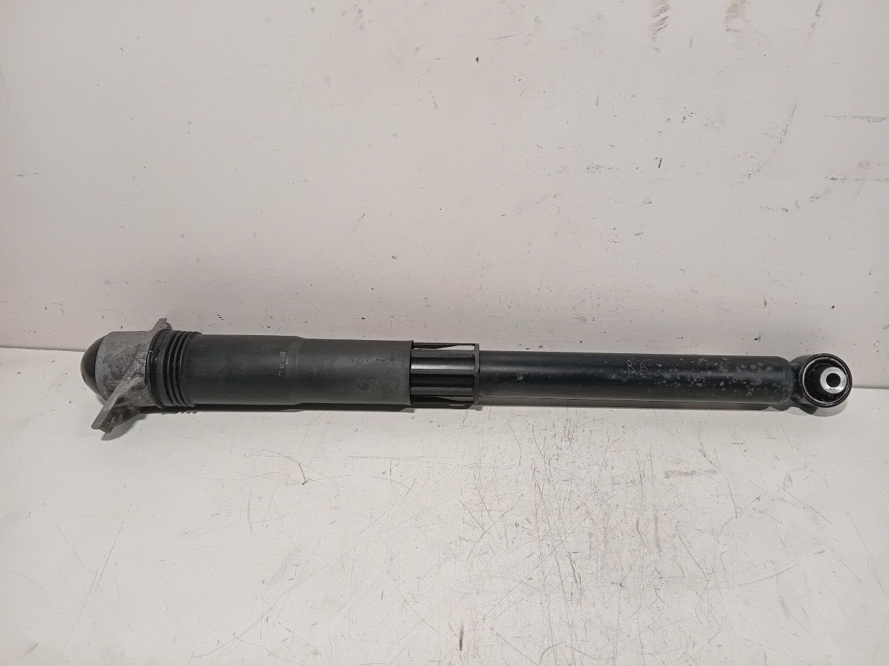 Schokbreker rechts achter Volkswagen Golf, Onderdelen@venauto.nl, Van der Ven Autorecycling B.V., Gebruikt, Ettenseweg 76, 4706 PB Roosendaal, The Netherlands