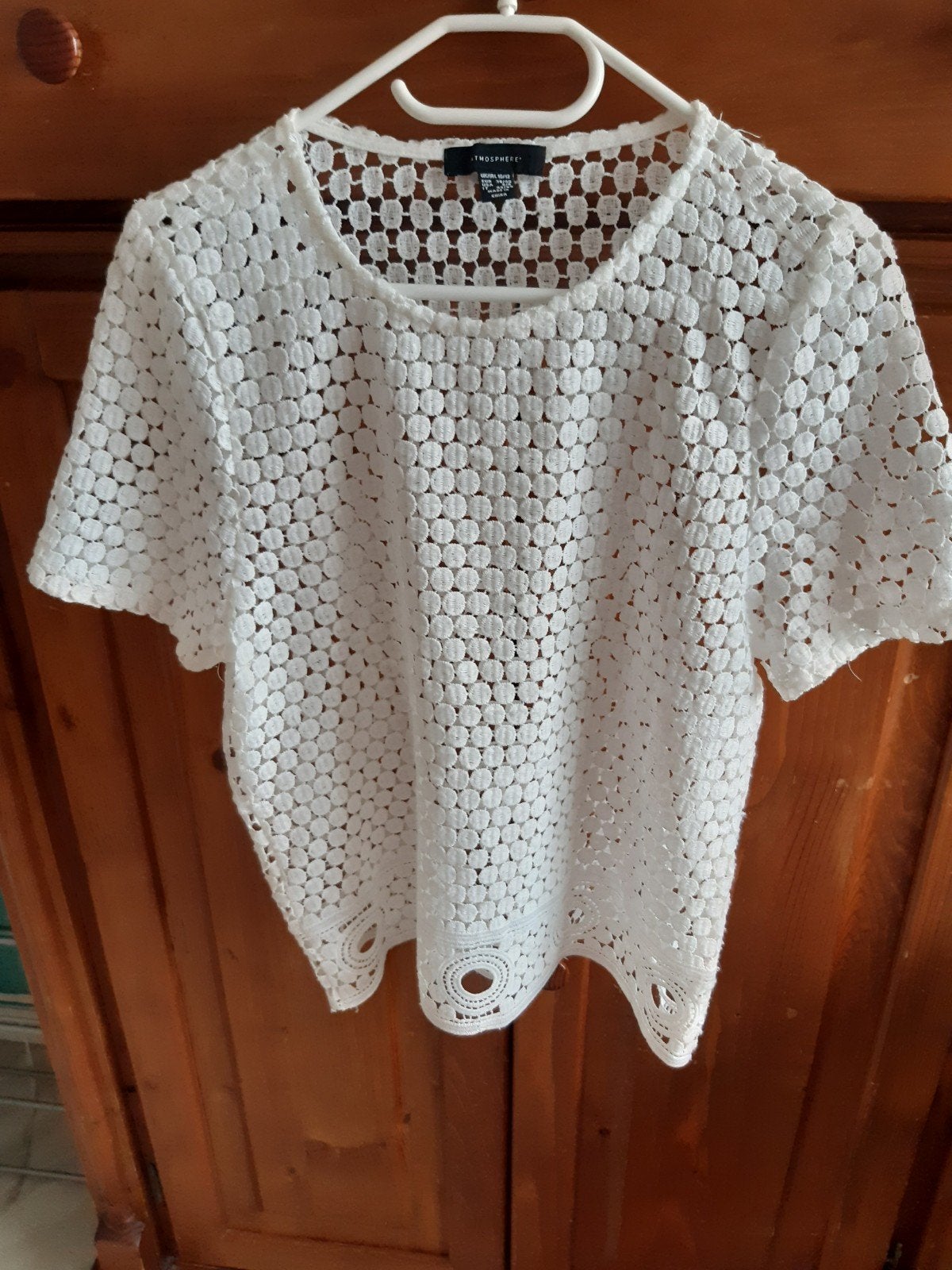 Witte kanten top met korte mouwen - Maat M, Kleding | Dames, Maat 38/40 (M), Atmosphere, Wit, Ophalen of Verzenden