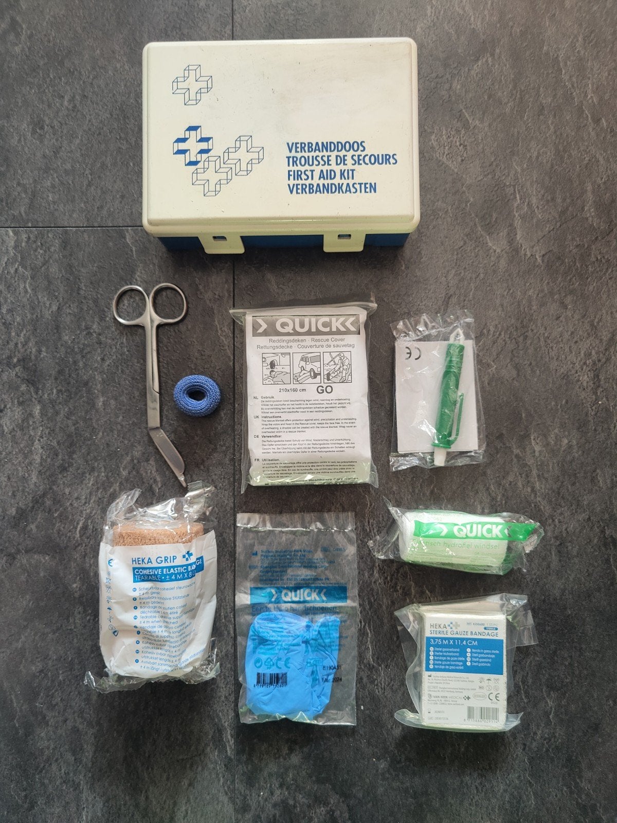 verbanddoos met inhoud - first aid kit, Ophalen of Verzenden, Zo goed als nieuw