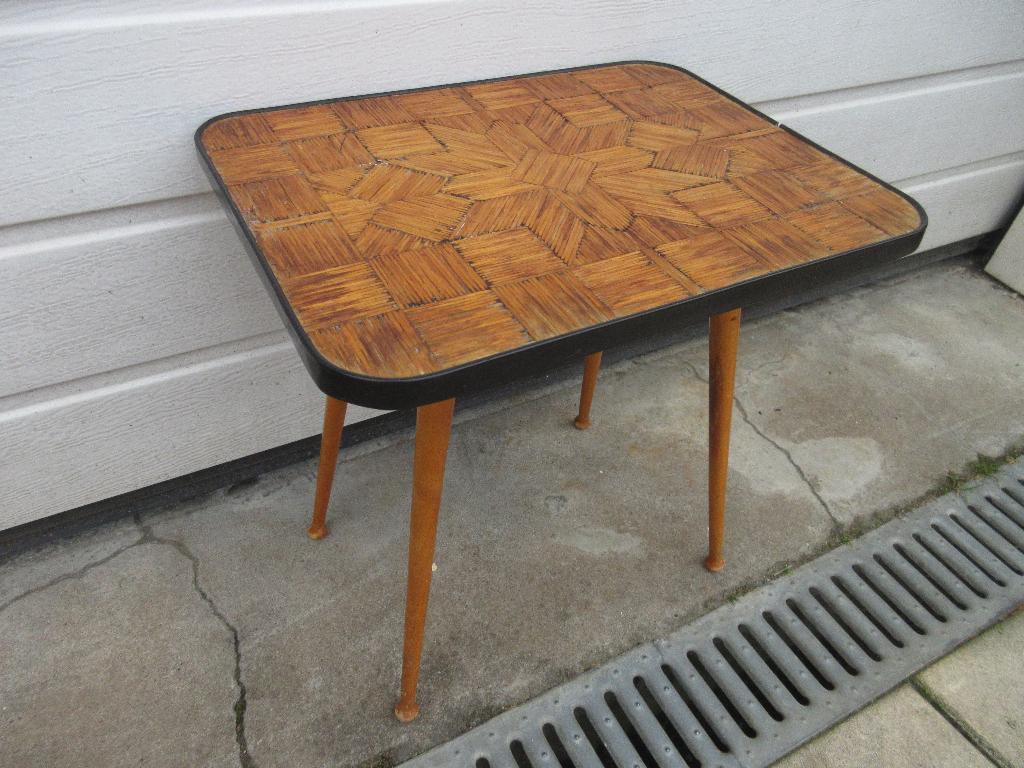 Vintage tafeltje met bewerkt ingelegd blad plantentafel, Ophalen of Verzenden, Overige typen