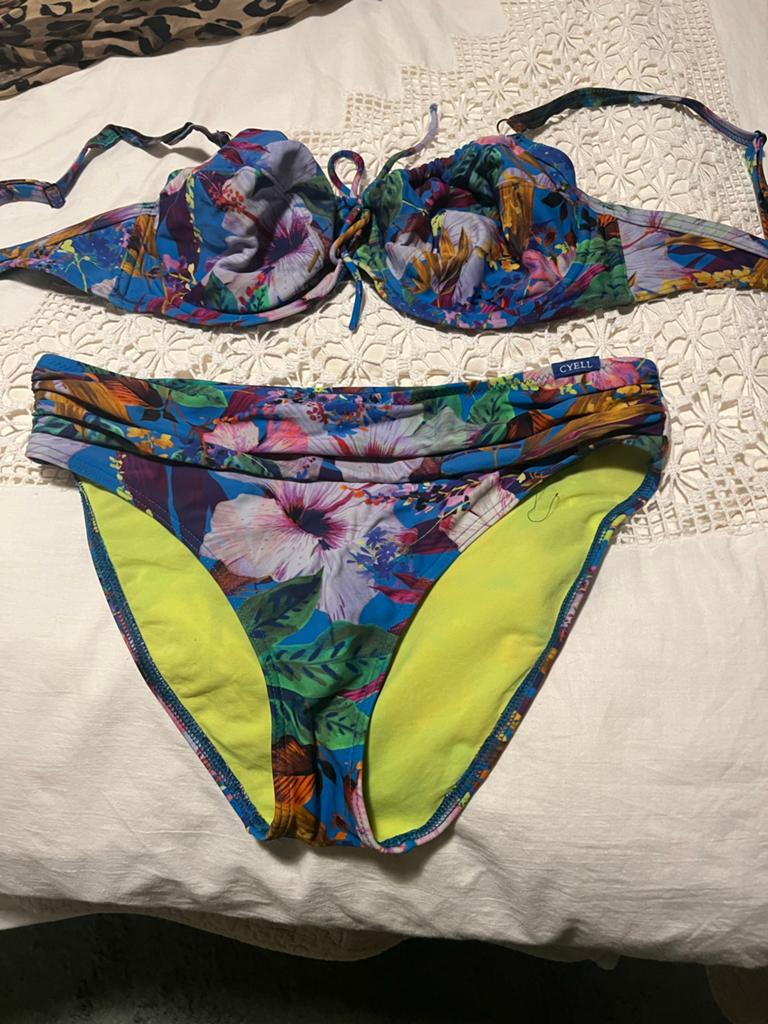 Mooie Cyell bikini maat 42D met bloemenprint, Kleding | Dames, Badmode en Zwemkleding, Ophalen of Verzenden, Zo goed als nieuw