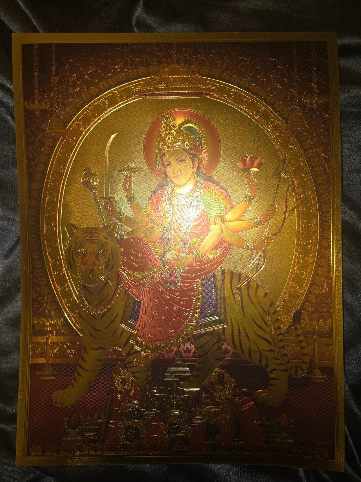Gouden reliëf van godin Durga op tijger, Ophalen of Verzenden, Handgemaakt, Wanddecoratie, 20 - 50 cm