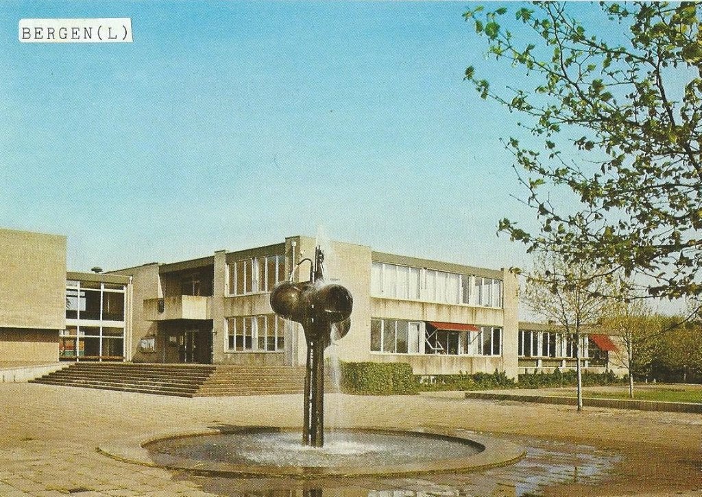 Ansichtkaart BERGEN  (L)  Raadhuis, Verzenden, Ongelopen, Limburg