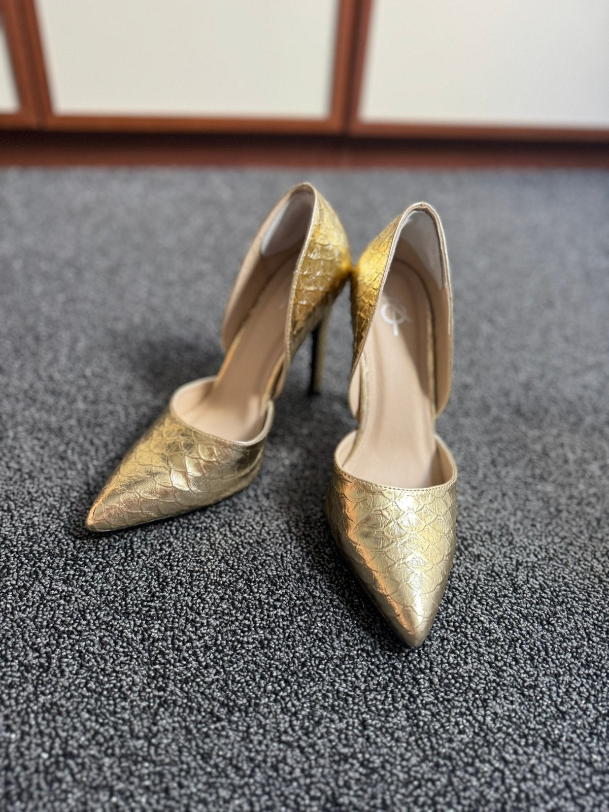 Gouden schoenen met hoge hakken nieuwstaat maat 37, Kleding | Dames, Schoenen, Overige kleuren, Ophalen of Verzenden, Zo goed als nieuw
