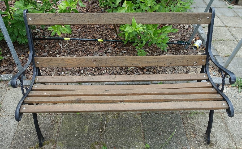 EEN HOUT EN IJZER TUIN BANKJE, Antiek en Kunst, Curiosa en Brocante, Ophalen
