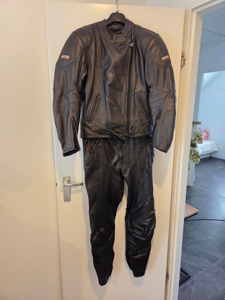 Akito leren motorpak (jas en broek) - Maat D40/UK12, Motoren, Kleding | Motorkleding, Ophalen, Combipak, Akito, Dames