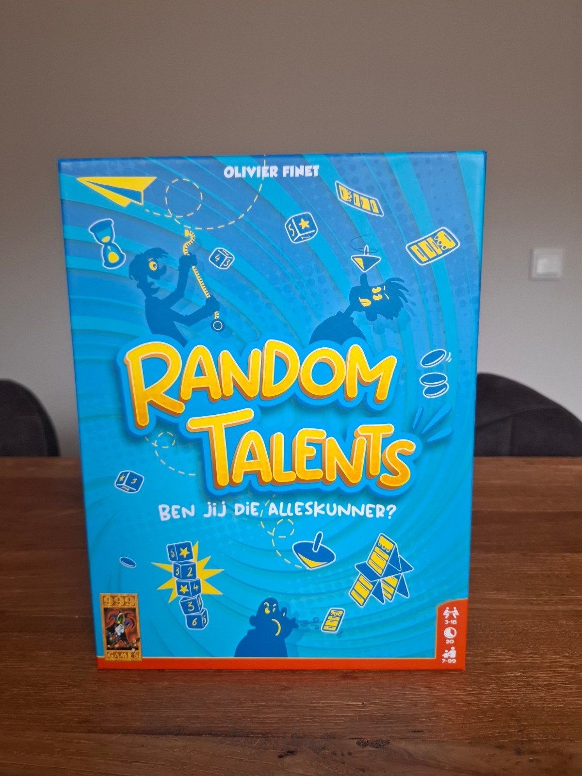 Random Talents: Ben jij de alleskunner? Gezelschapsspel, Hobby en Vrije tijd, Drie of vier spelers, Ophalen of Verzenden, Zo goed als nieuw