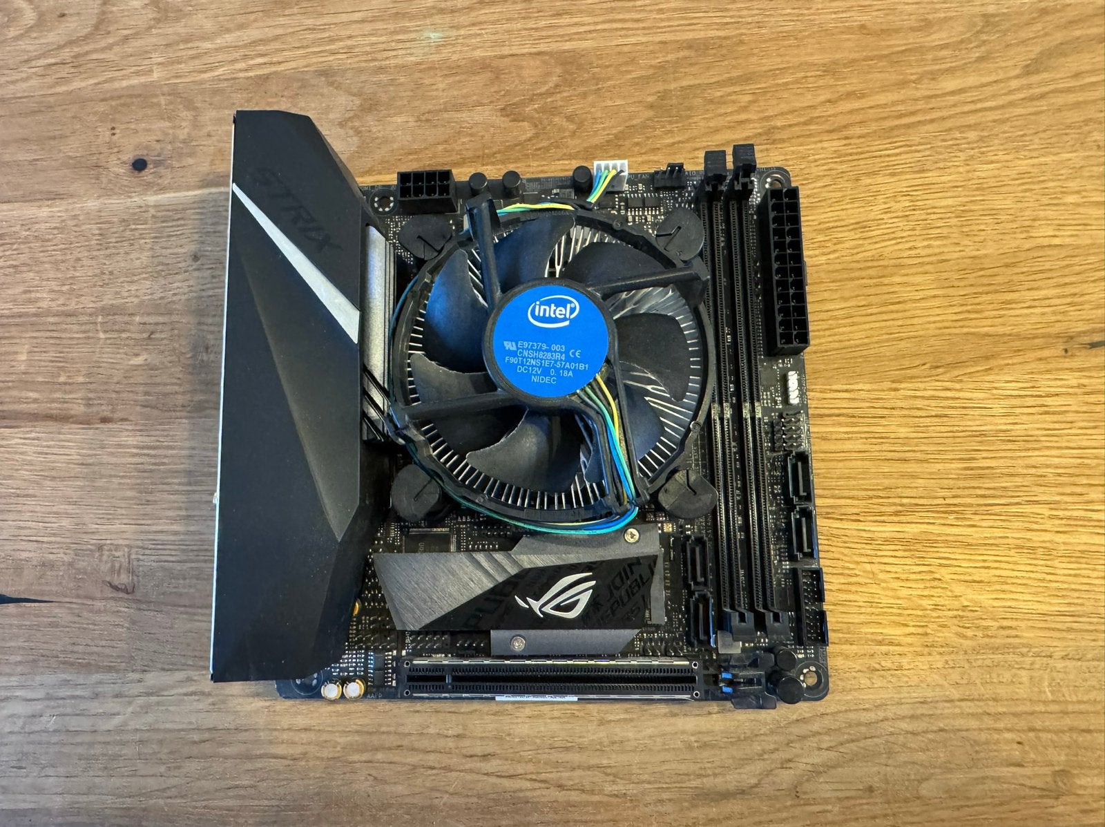 ASUS ROG STRIX H370-I GAMING moederboard incl Intel I5 8400, Gebruikt, LGA 1151, DDR4, Ophalen of Verzenden