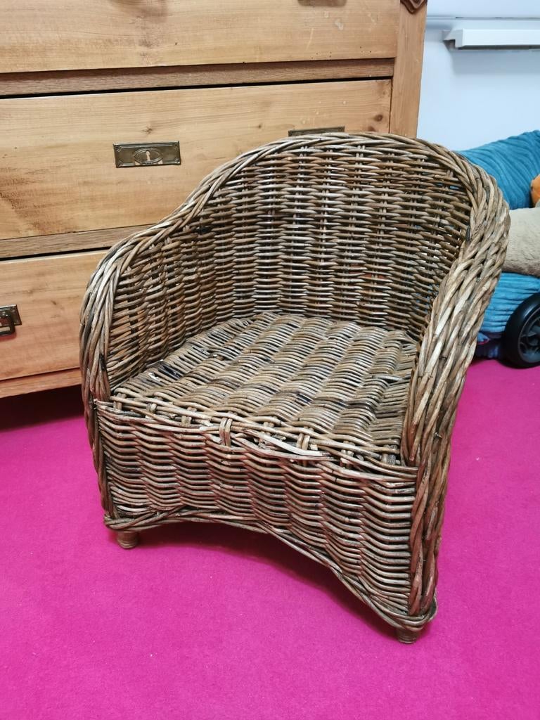 Rotan kleuter/peuter stoel, Kinderen en Baby's, Kinderkamer | Tafels en Stoelen, Ophalen, Zo goed als nieuw, Stoel(en)