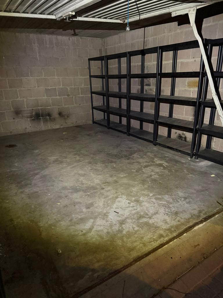 Garagebox te huur tilburg centrum, Huizen en Kamers, Garages en Parkeerplaatsen