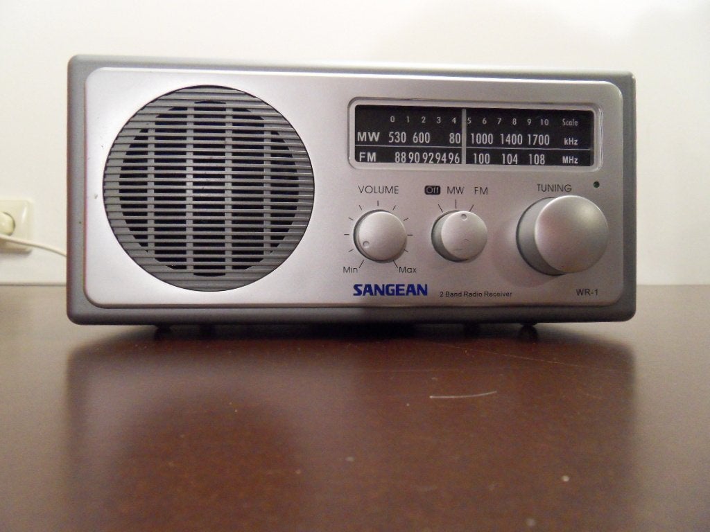 Kleine radio FM + Mg, Ophalen of Verzenden, Zo goed als nieuw, Transistorradio