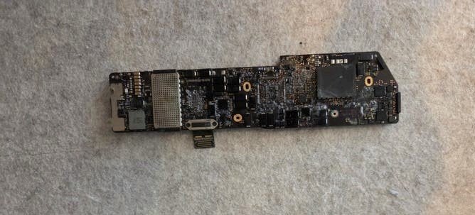 Moederbord MacBook Air 2019 defect, 13 inch, Minder dan 2 Ghz, Ophalen of Verzenden, Niet werkend