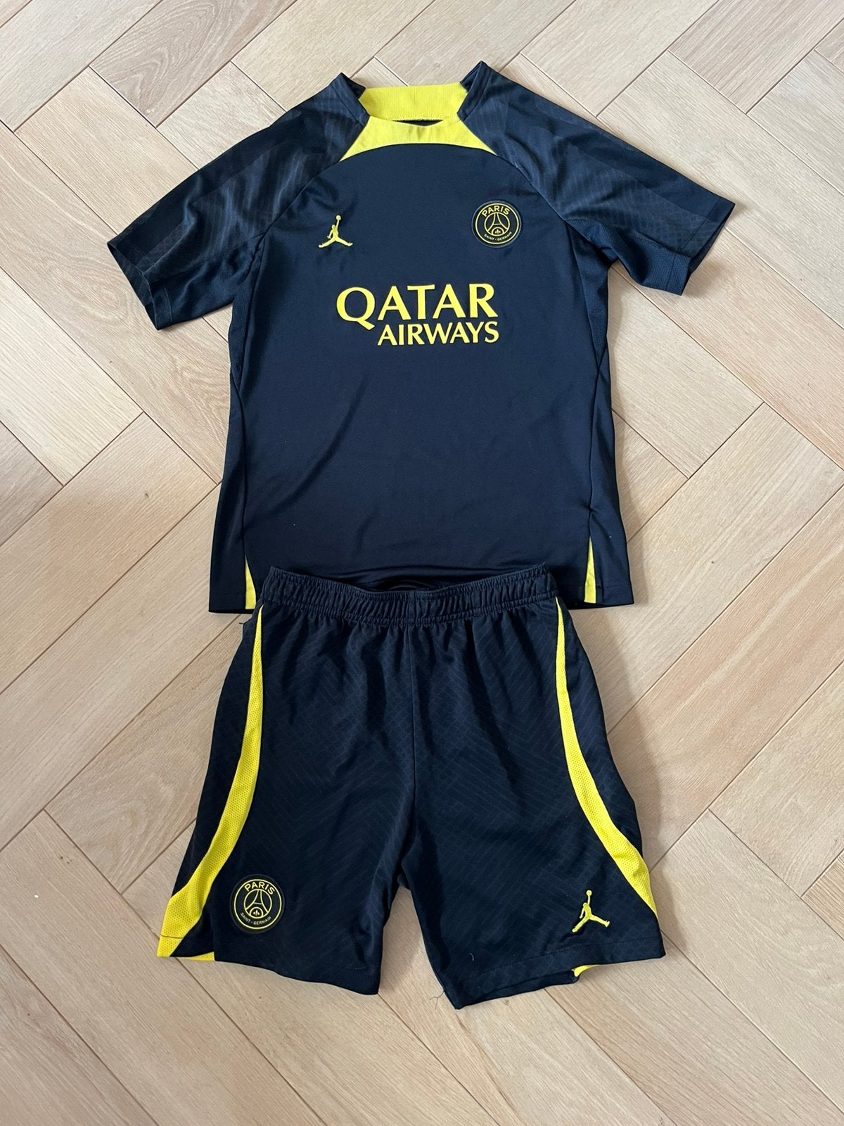 Paris Saint-Germain Trainingshirt en broek, maat 158, Maat XS of kleiner, Ophalen of Verzenden, Zo goed als nieuw, Broek