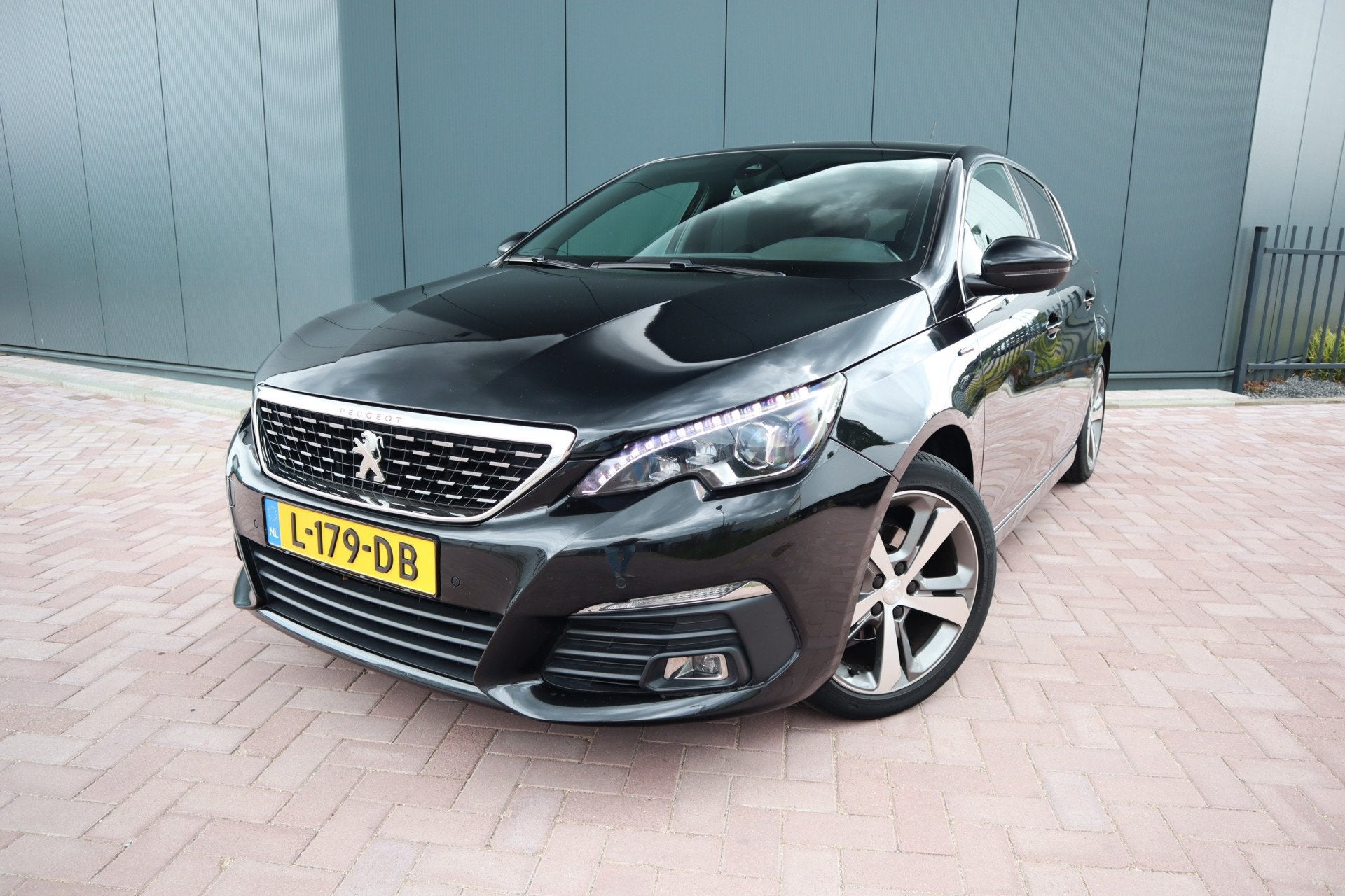 Peugeot 308 1.2 PureTech GT-Line Automaat Navigatie Camera P, Stof, Gebruikt, 1199 cc, Zwart