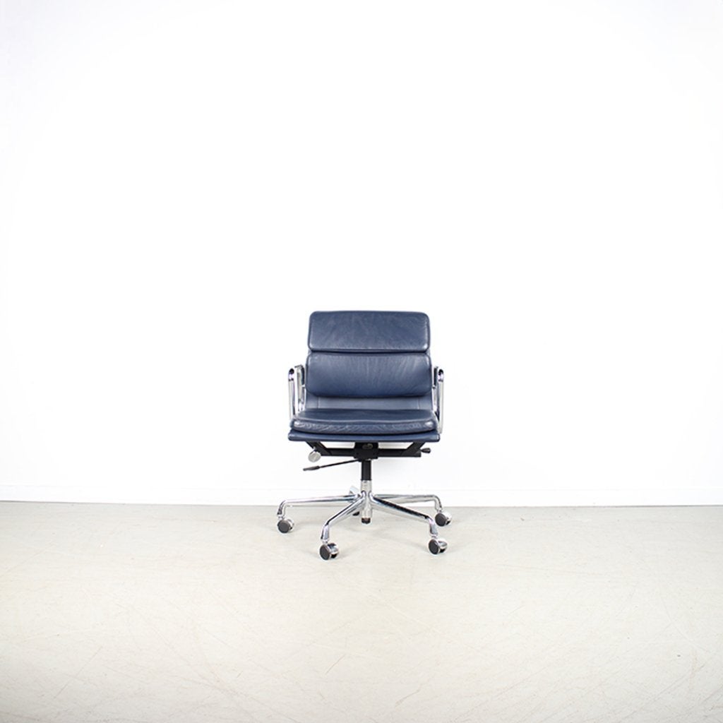1x Vitra Eames Ea 217 Softpad Donkerblauw – Chroom, Huis en Inrichting, Bureaustoelen, Niet ingevuld, Niet ingevuld, Ophalen of Verzenden
