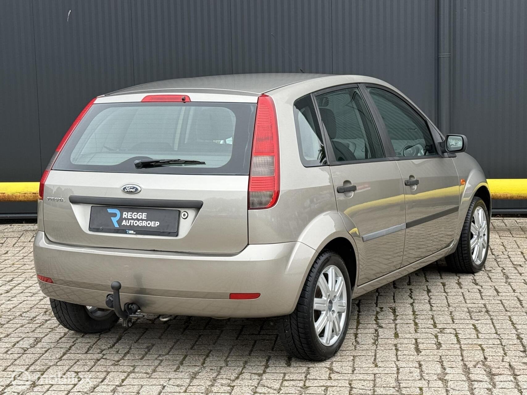 Ford Fiesta 1.4-16V Ambiente AIRCO | TREKHAAK | APK, Voorwielaandrijving, 15 km/l, 4 cilinders, Origineel Nederlands