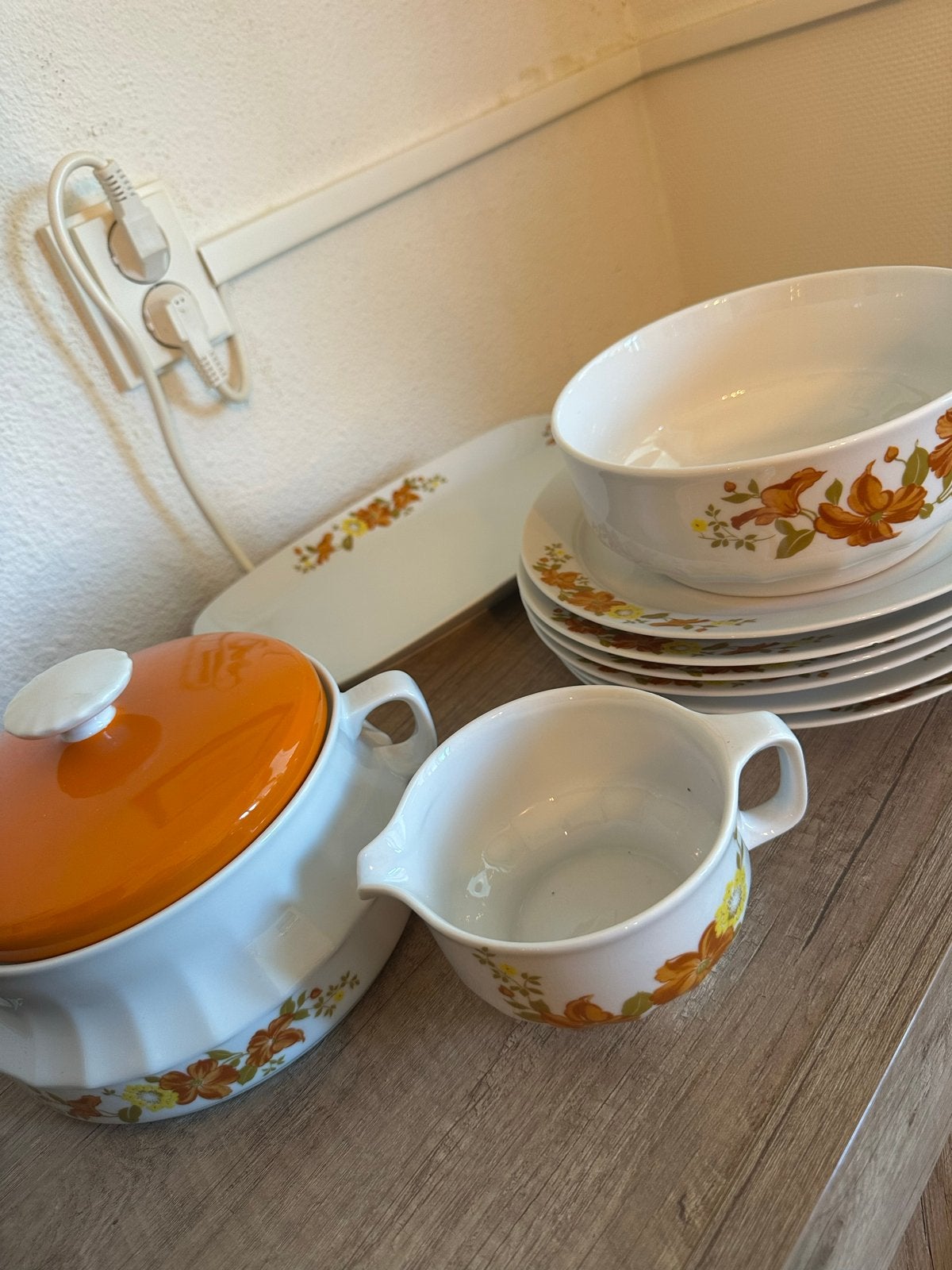 Vintage servies met bloemmotief - schalen, borden, sauskom, Ophalen, Gebruikt, Overige merken, Keramiek