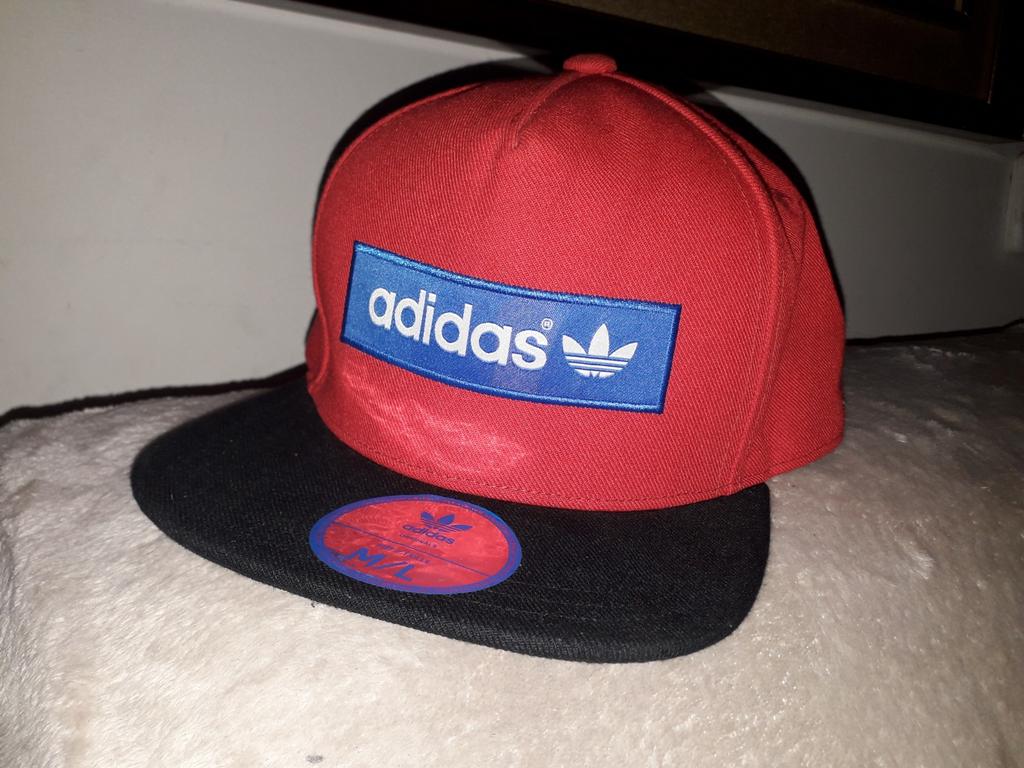 Adidas Snapback Pet Rood Zwart M/L Nieuw, Verzenden, Nieuw, Adidas, Pet
