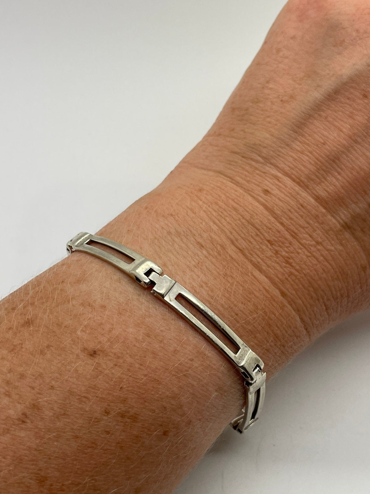 E598 Prachtige zilveren modernist armband, Ophalen of Verzenden, X, Zilver, Zilver