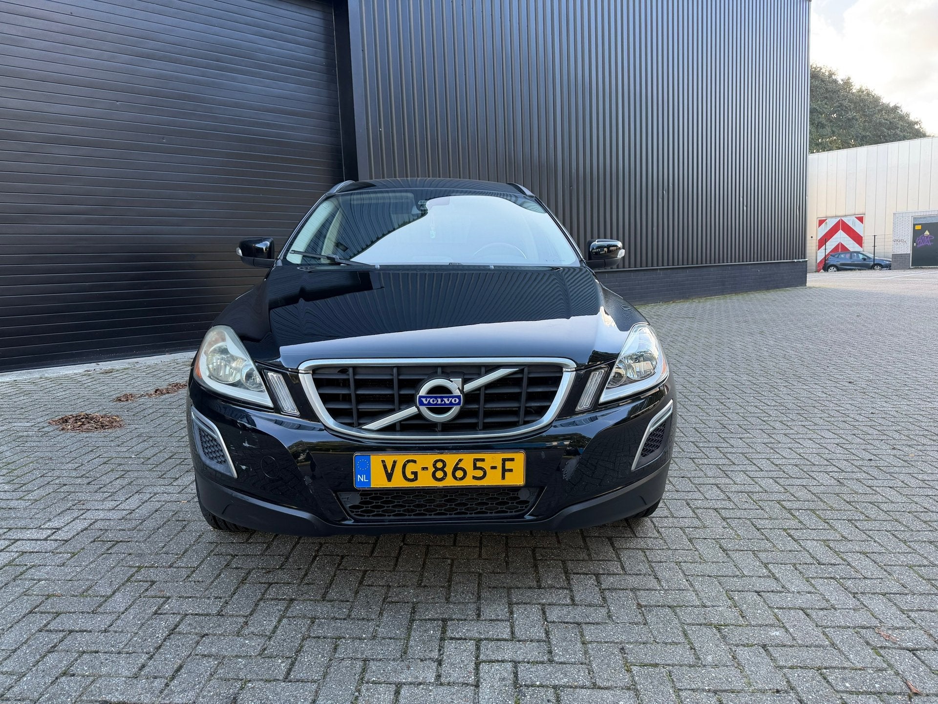 Volvo XC60 2.4 D5 Momentum AUT NW APK GRIJS KENTEKEN, Auto's, 1780 kg, Gebruikt, 163 pk, Bedrijf