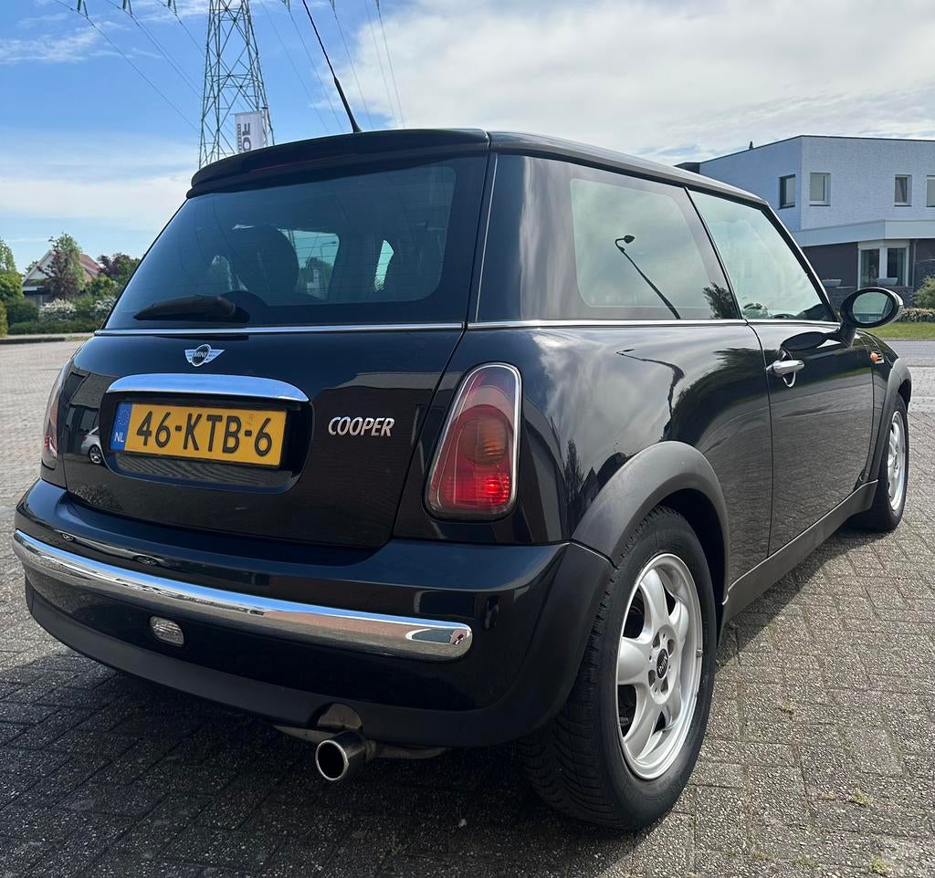 Mini Cooper chili 1.6 2003 Zwart+ Leer+Apk 2027+Xenon, Auto's, Voorwielaandrijving, 4 cilinders, Zwart, Leder