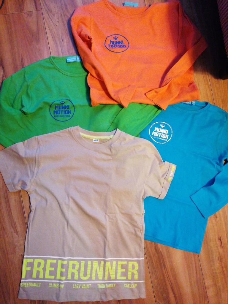 4 Free running shirts munki motion maat 146-152, Ophalen of Verzenden, Jongen, Shirt of Longsleeve