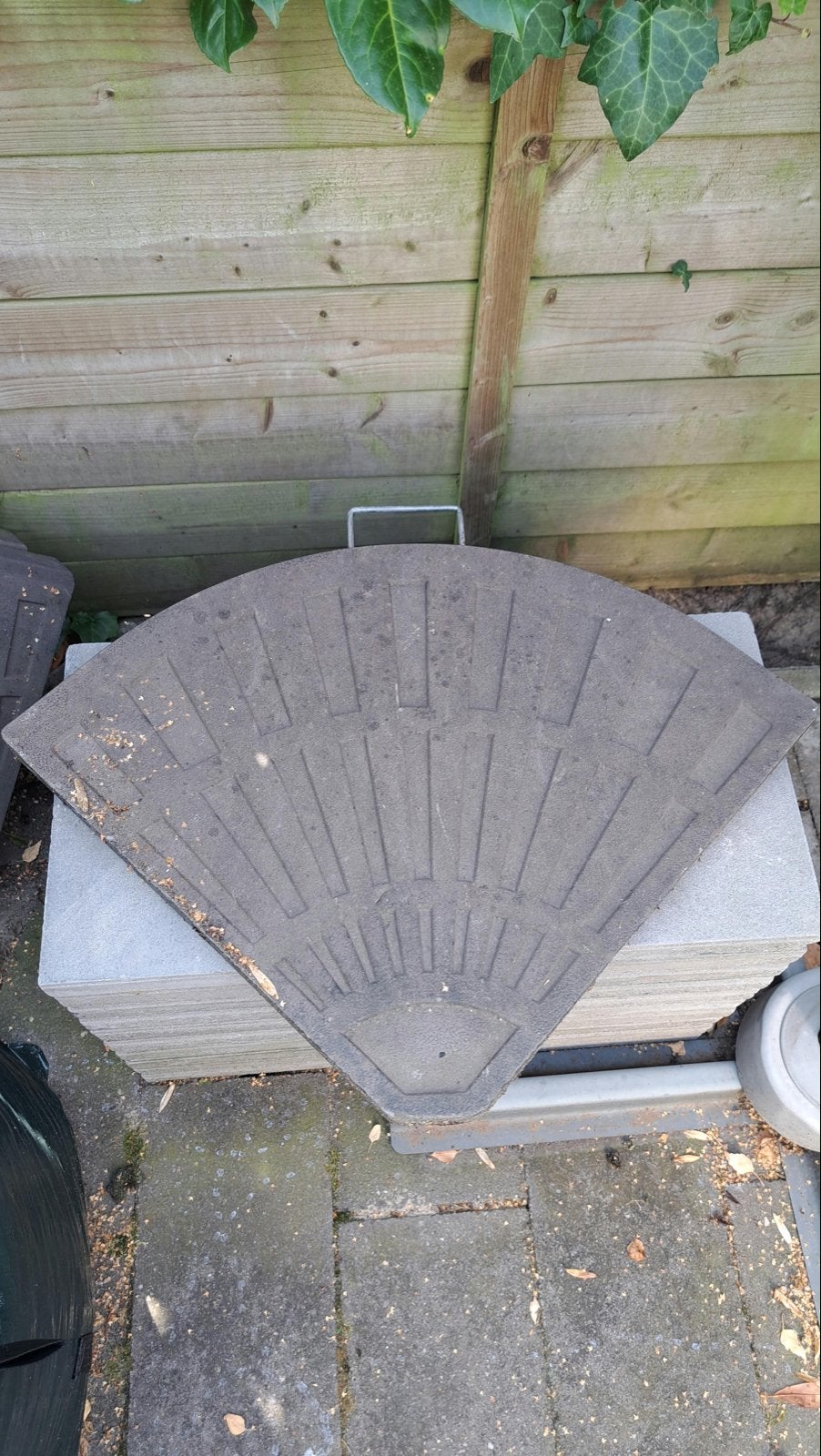 Gebruikte parasolvoet tegels, Tuin en Terras, Ophalen, Gebruikt