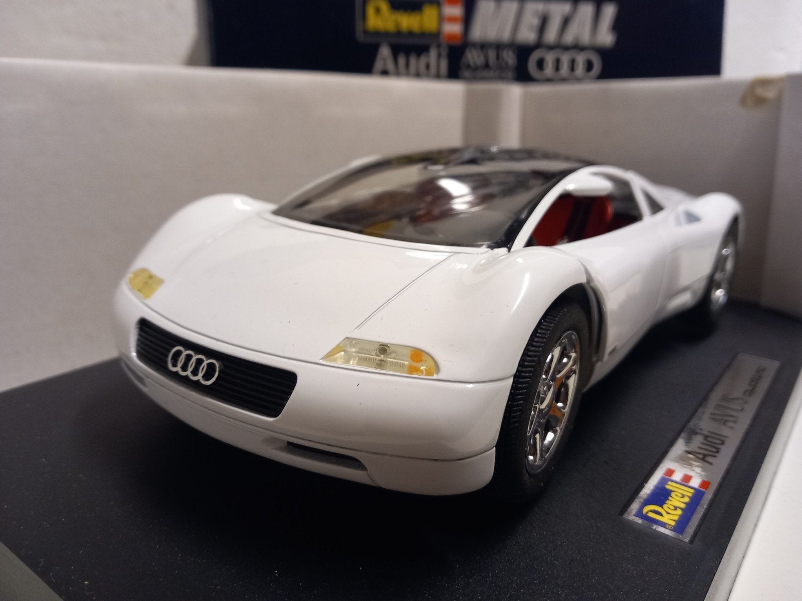 Audi Avus Quattro rare white colour Revell metal 1:18 KRD, Ophalen of Verzenden, Zo goed als nieuw, Auto, Revell