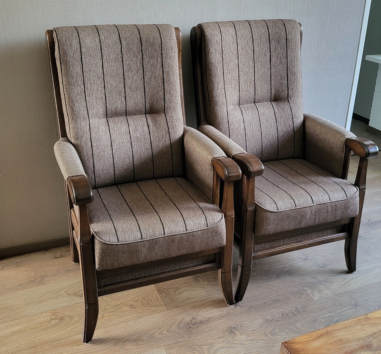 2 Bruine vintage fauteuils, Huis en Inrichting, Fauteuils, Ophalen, Gebruikt, Minder dan 75 cm, Vintage