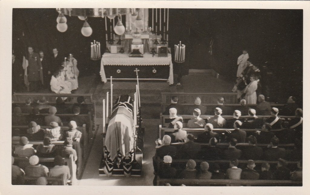 foto uitvaart kerk, Foto, Ophalen of Verzenden, Zo goed als nieuw, 1940 tot 1960