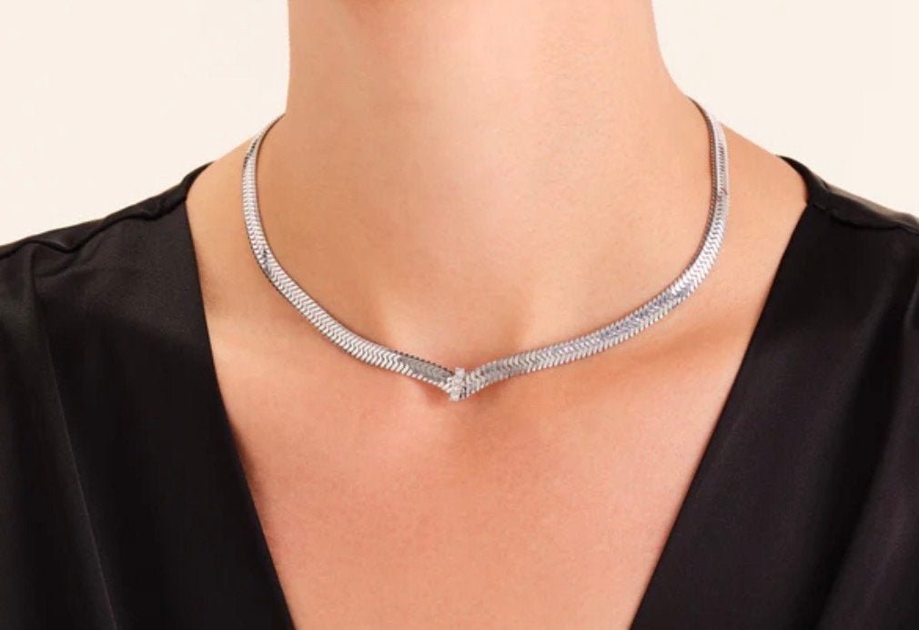 Rosefield zilverkleurige ketting met steentje, Met kristal, Overige materialen, Ophalen of Verzenden, Zo goed als nieuw