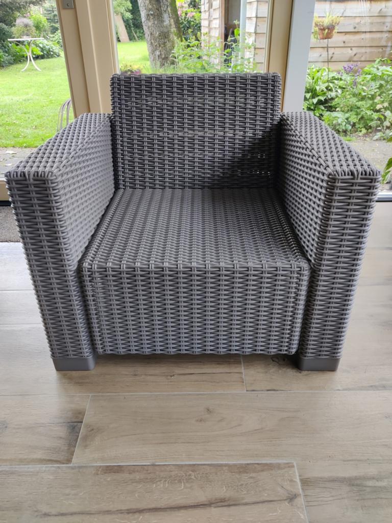 Terrasstoel met rotan look - binnen en buiten, Ophalen, Zo goed als nieuw, Plastic