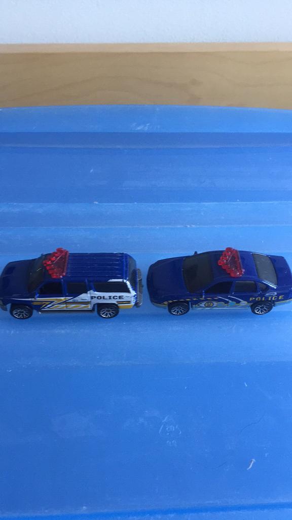 Matchbox Chevrolet impala en Chevrolet surburban 2000, Kinderen en Baby's, Speelgoed | Speelgoedvoertuigen, Ophalen, Zo goed als nieuw