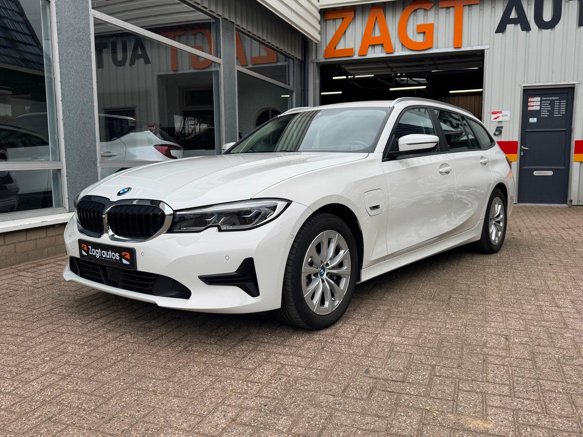 BMW 3-serie Touring 330e Business Edition Plus, Auto's, Automaat, 1998 cc, Achterwielaandrijving, Gebruikt