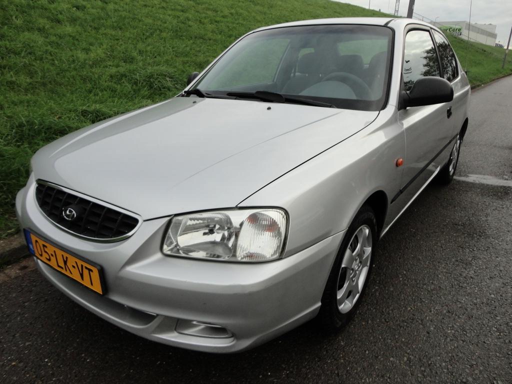 Hyundai Accent 1.5i LS Automaat Nw Apk 100% (bj 2003), Auto's, 1100 kg, Zilver of Grijs, 90 pk, Euro 3