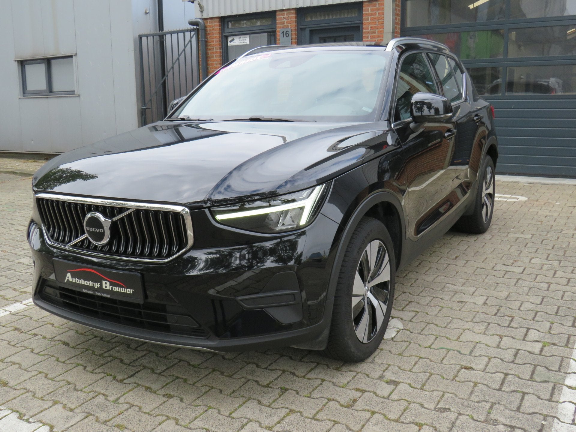 Volvo XC40 1.5 T4 Recharge Inscription Hybride BJ: 11-2022, Stof, Zwart, 129 pk, Zwart