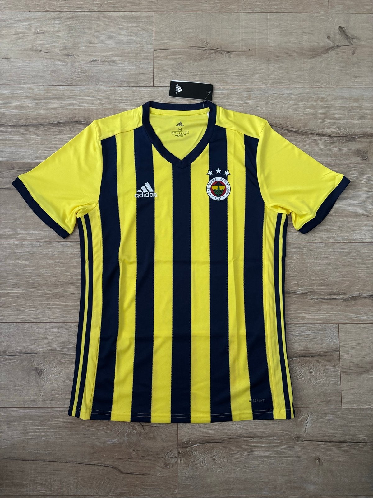 Gloednieuw Fenerbahçe Thuisshirt Maat M met prijskaartje, Sport en Fitness, Maat M, Ophalen of Verzenden, Nieuw, Shirt