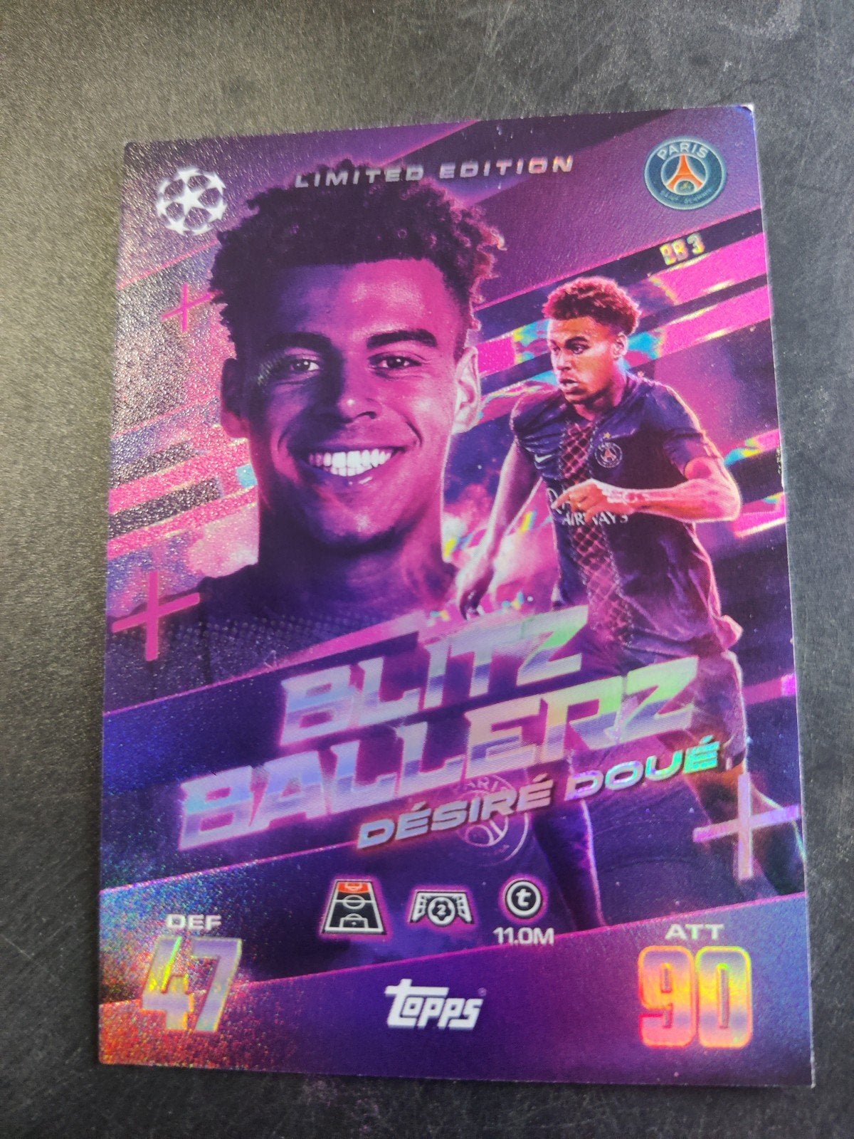 Topps Match Attax Limited Edition Désiré Doué PSG, Ophalen of Verzenden, Nieuw, Buitenlandse clubs, Spelerskaart