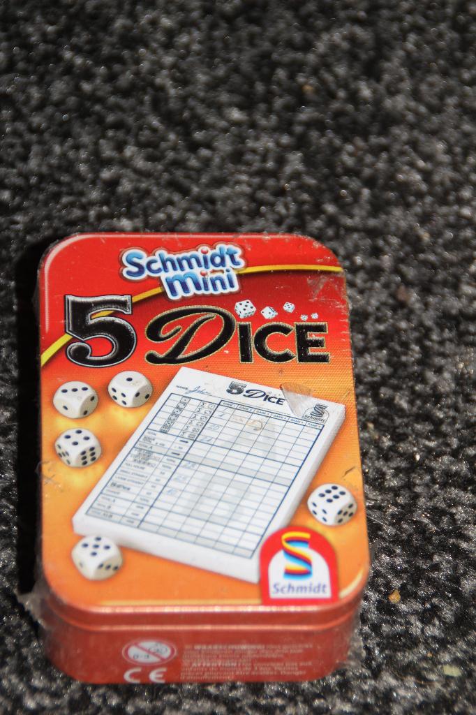 5 dice (yathzee) mini doosje, Ophalen of Verzenden, Zo goed als nieuw