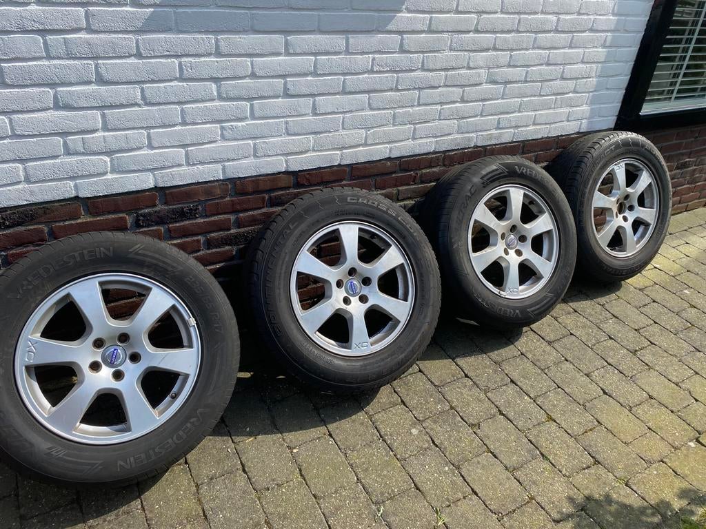 Volvo xc60 17 inch velgen en zomerbanden 235/65/R17, Ophalen, Gebruikt, Banden en Velgen, 17 inch