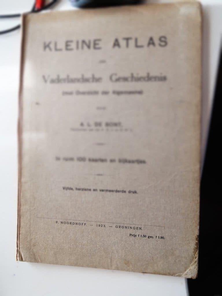 atlas-kleine atlas Vaderlandsche geschiedenis,A.de Bont-1923, Gelezen, A.de Bont, Ophalen of Verzenden, Landkaart