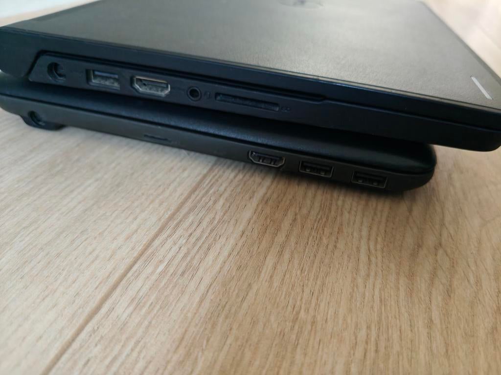 Gebruikte Chromebooks met touchscreen en adapter, Computers en Software, Chromebooks, Touchscreen, Ophalen of Verzenden, 32 GB of minder