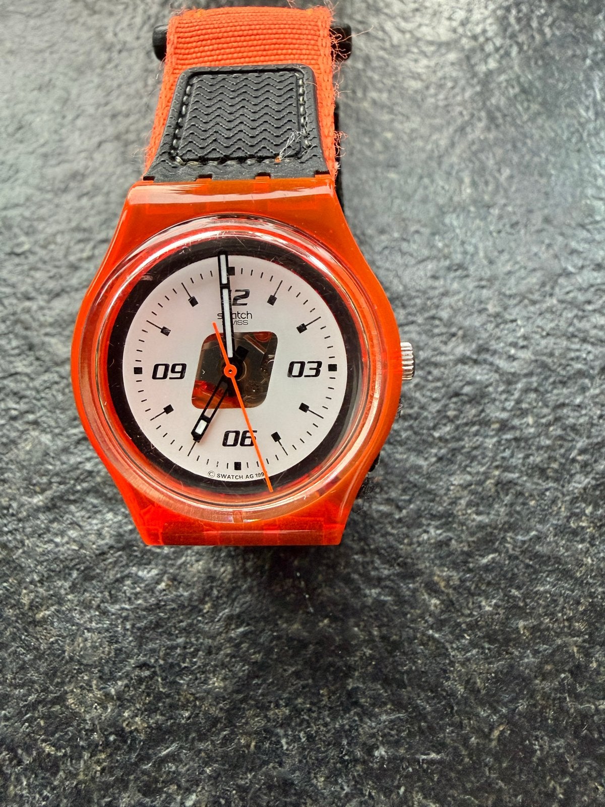 Swatch Polshorloge Oranje  Dames of heren, Kunststof, Polshorloge, Ophalen of Verzenden, Zo goed als nieuw