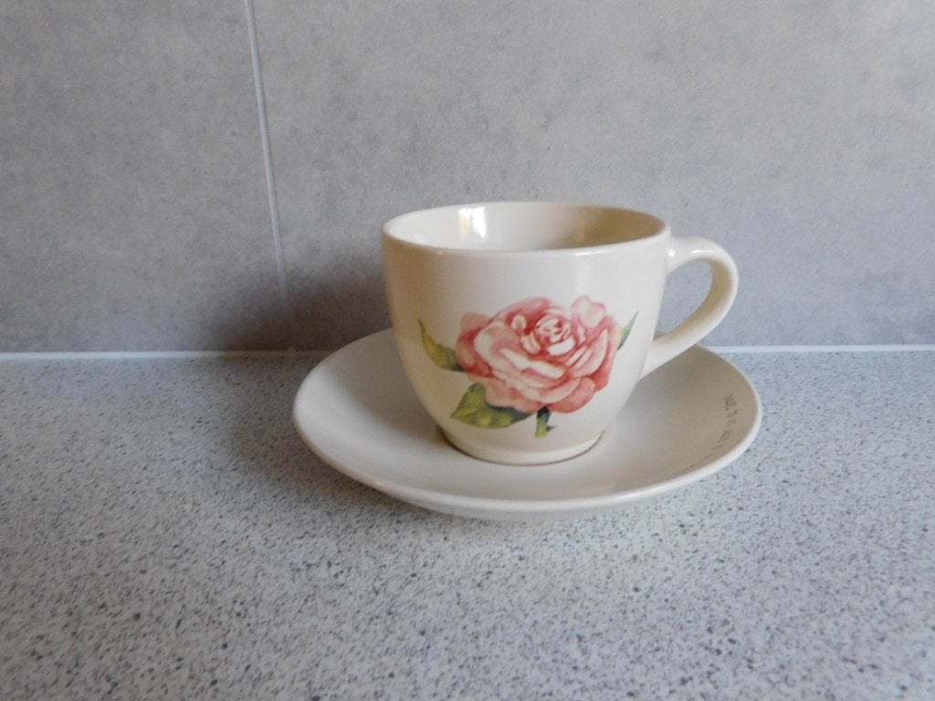 Kop en schotel A Rose is a Rose JET by ter Steege, Ophalen of Verzenden, Zo goed als nieuw, Overige stijlen, Kop(pen) en/of Schotel(s)