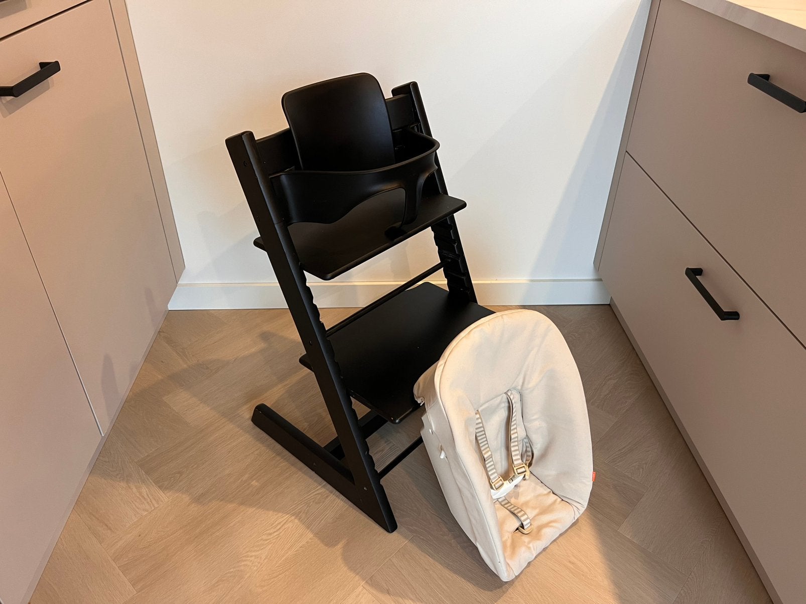 Stokke Tripp Trapp kinderstoel COMPLEET, Kinderen en Baby's, Ophalen, Zo goed als nieuw, Meegroeistoel, Aanschuifbaar